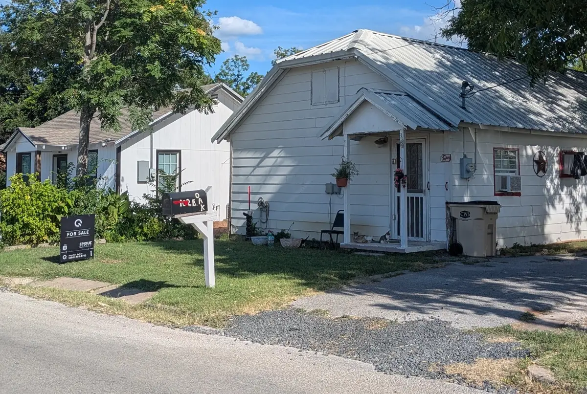 102 E Oak Avenue, Comanche, TX 76442 - #1