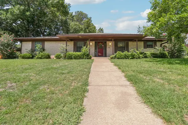 2030 Huntington Drive, Grand Prairie, TX 75051