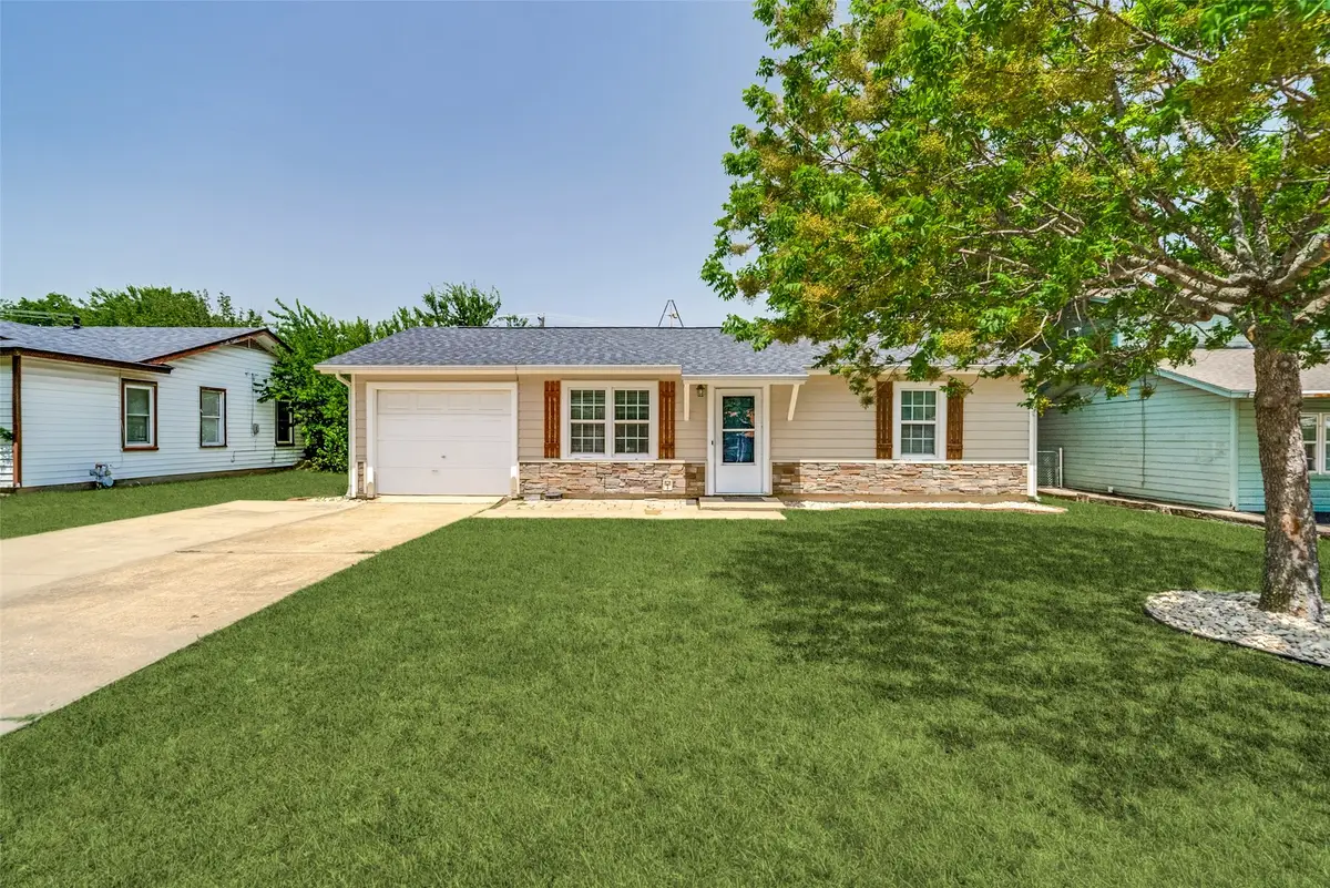 346 Lorna Street, Burleson, TX 76028 - #1