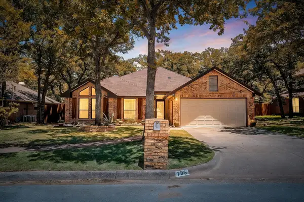 736 High Crest Drive, Azle, TX 76020