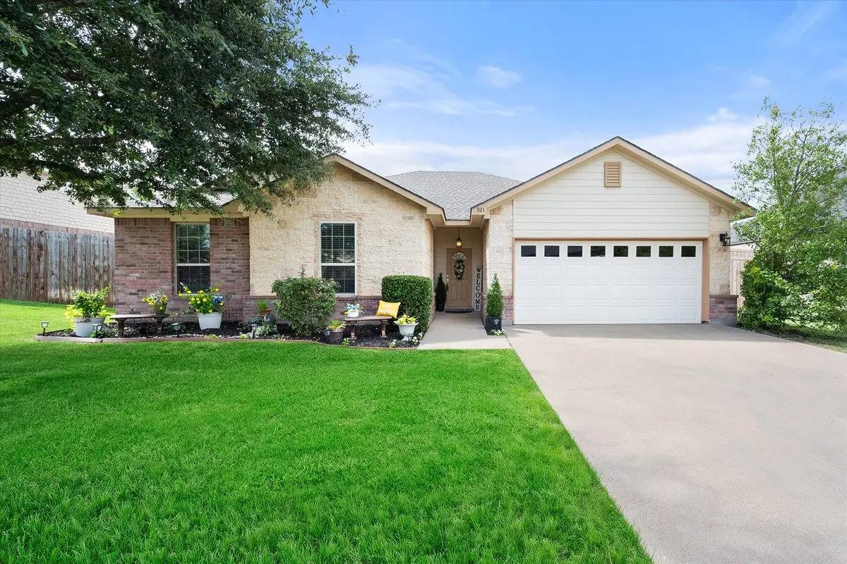 921 Winged Foot, Corsicana, TX 75110 - #1