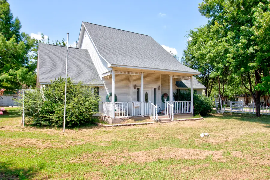 503 Sherman Street, Tioga, TX 76271 - #3