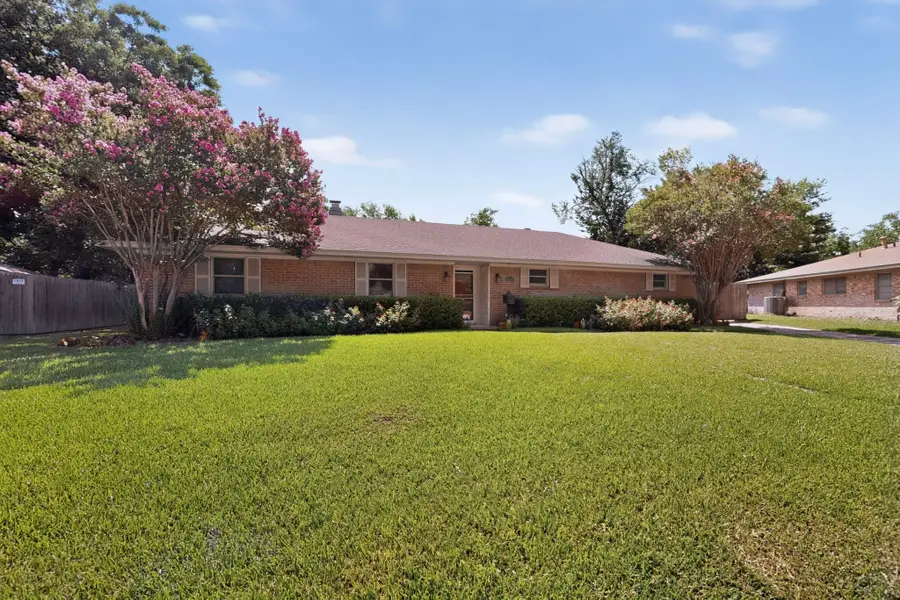 1702 Surrey Circle, Grand Prairie, TX 75050 - #2