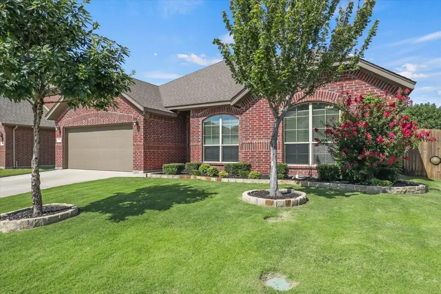 1109 Nottingham Trail, Saginaw, TX 76179 - #2