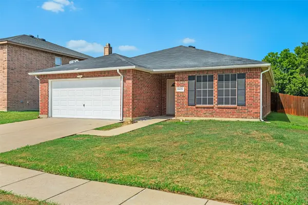 8421 River Bluffs Drive, Arlington, TX 76002
