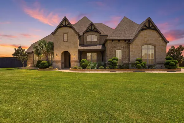 8260 Faithful Drive, Waxahachie, TX 75167