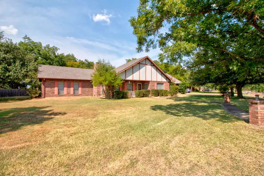 1219 Kiowa Drive E, Lake Kiowa, TX 76240 - #2