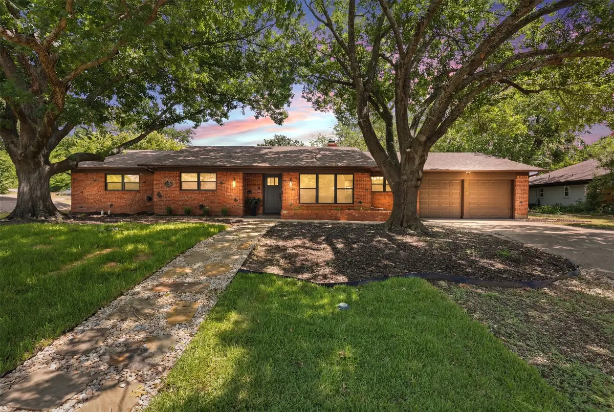 6113 Whitman Avenue, Fort Worth, TX 76133 - #1