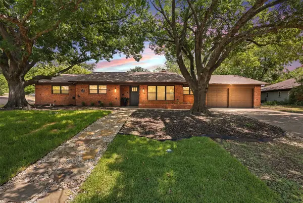 6113 Whitman Avenue, Fort Worth, TX 76133