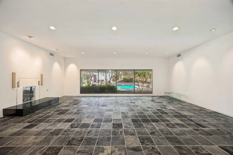 6715 Glenhurst Drive, Dallas, TX 75254 - #2