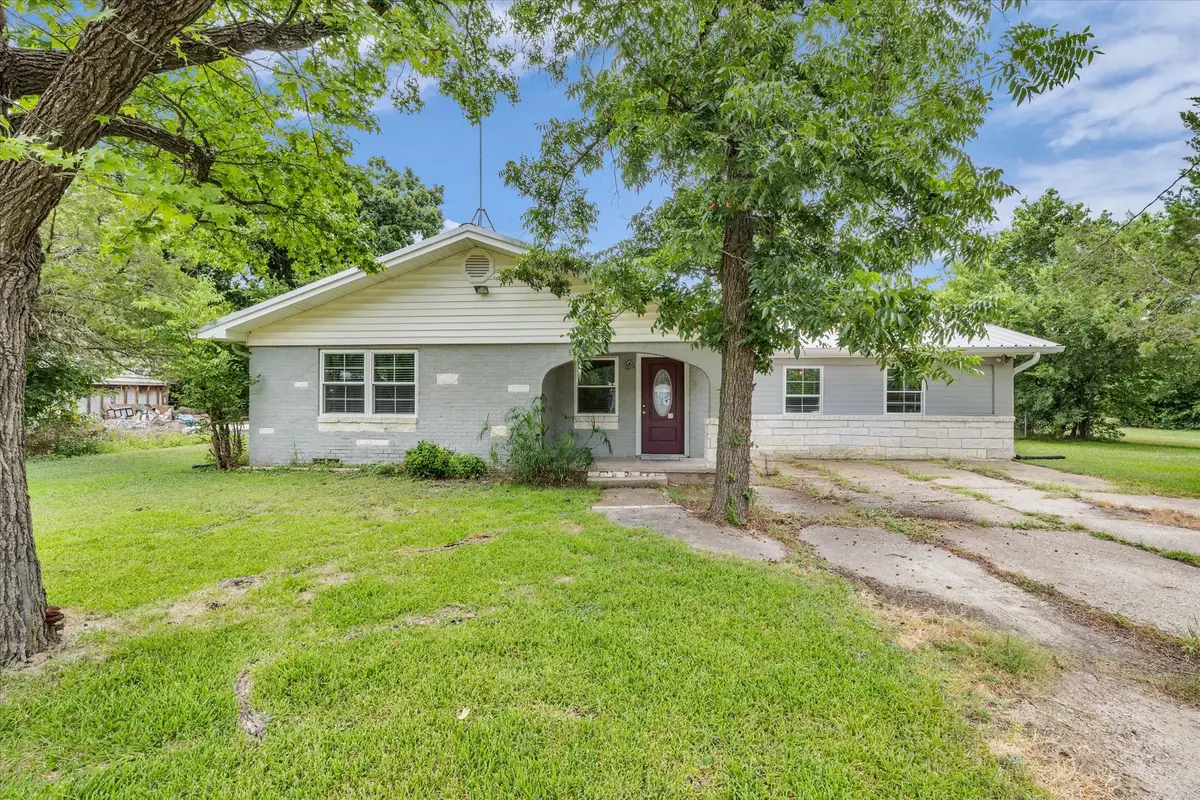 610 E Limestone Avenue, Mart, TX 76664 - #1