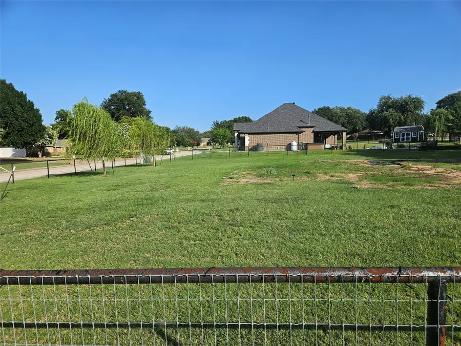 102 Heritage Place, Glen Rose, TX 76043 - #2