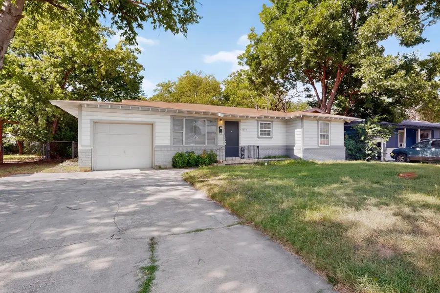 5573 Burton Avenue, Fort Worth, TX 76119 - #2