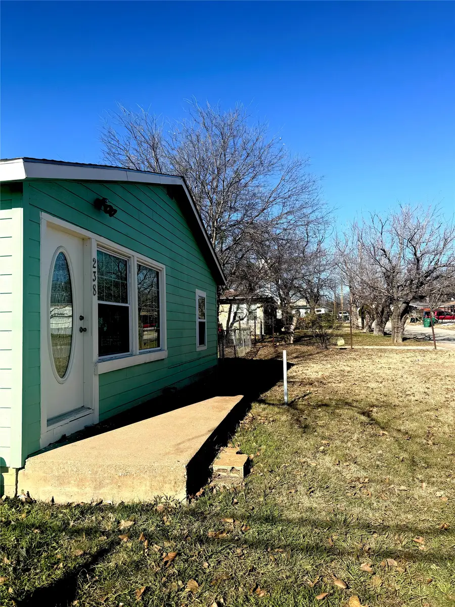 238 S 8th Street, Jacksboro, TX 76458 - #2