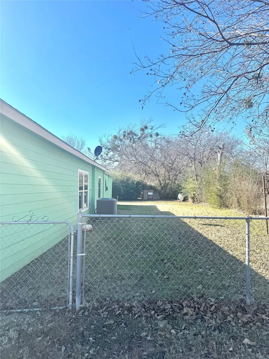 238 S 8th Street, Jacksboro, TX 76458 - #3
