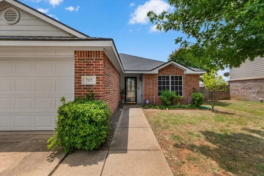 717 Partridge Drive, Saginaw, TX 76131 - #2