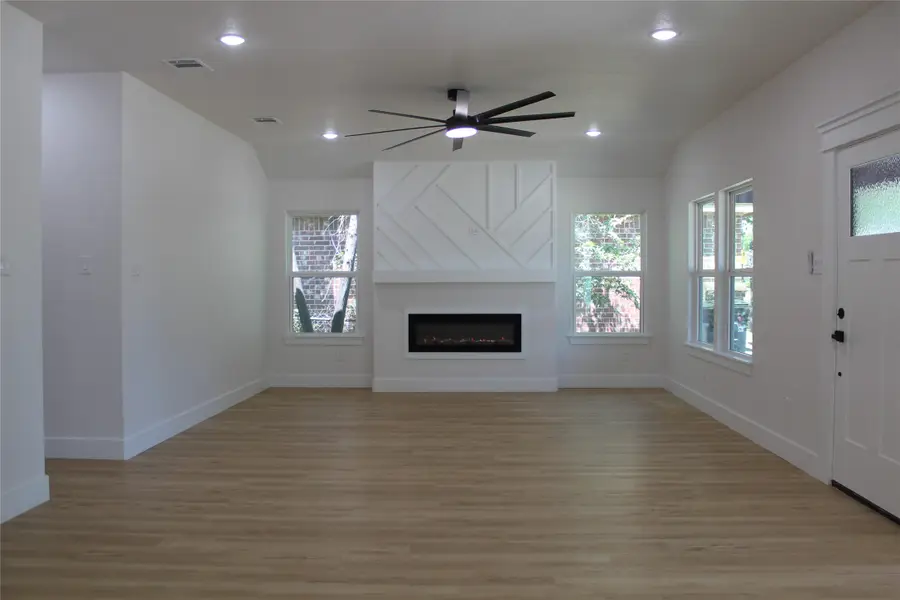 936 E Annie Street, Fort Worth, TX 76104 - #3