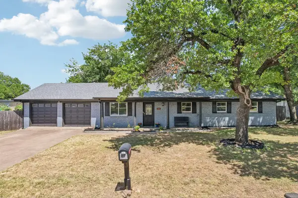 1224 Trailwood Drive, Hurst, TX 76053