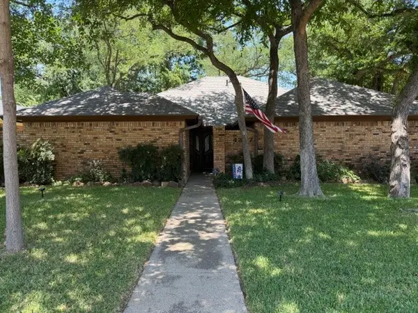 4307 Churchwood Drive, Arlington, TX 76016