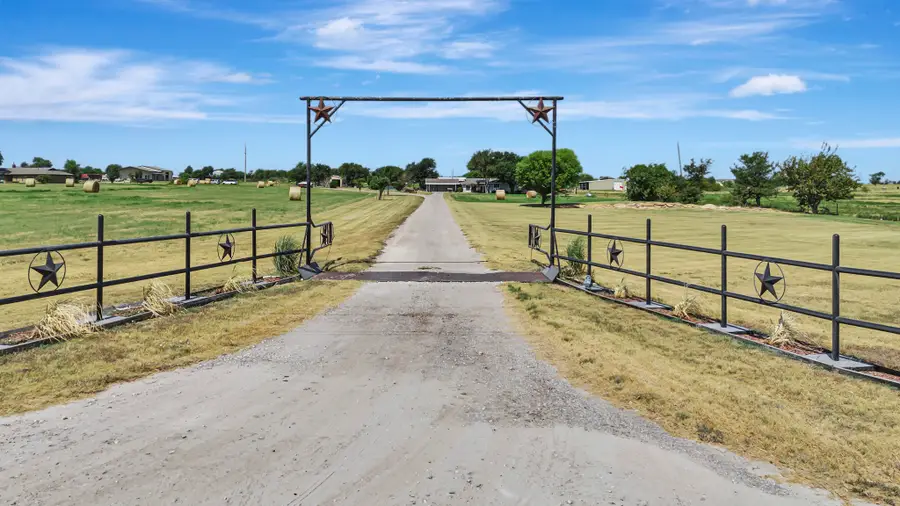 2561 County Road 248, Valley View, TX 76272 - #2