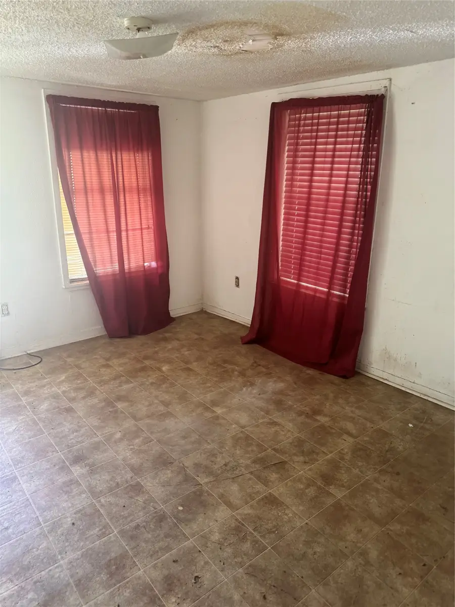 2306 Frank Street, Marshall, TX 75670 - #2