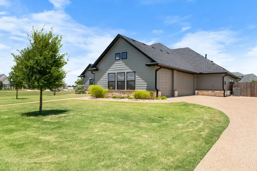 205 Champions Way, McGregor, TX 76657 - #3