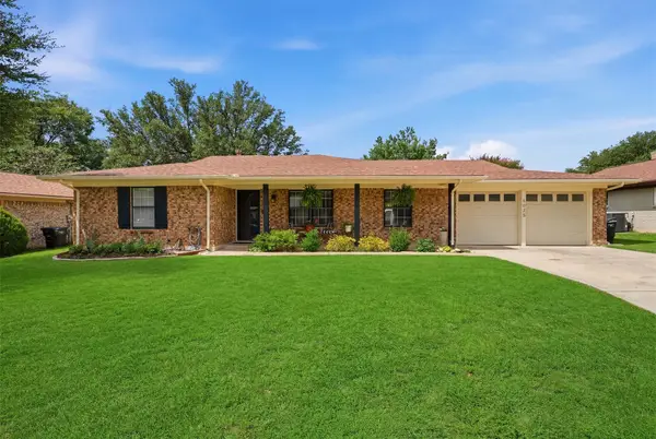 4025 Aragon Drive, Fort Worth, TX 76133
