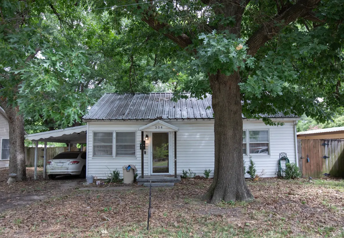 304 Roberts Avenue, Terrell, TX 75160 - #1