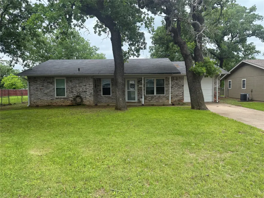 1530 W Groesbeck Street, Stephenville, TX 76401 - #2