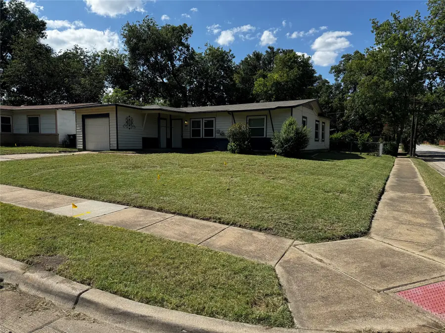 2009 Cloverdale Street, Arlington, TX 76010 - #2