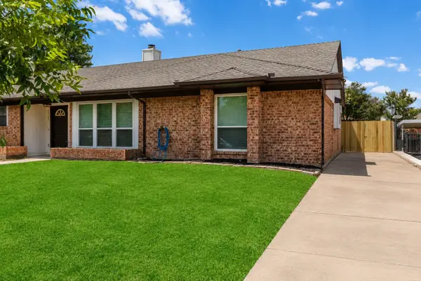 2429 Chestnut Way, Bedford, TX 76022