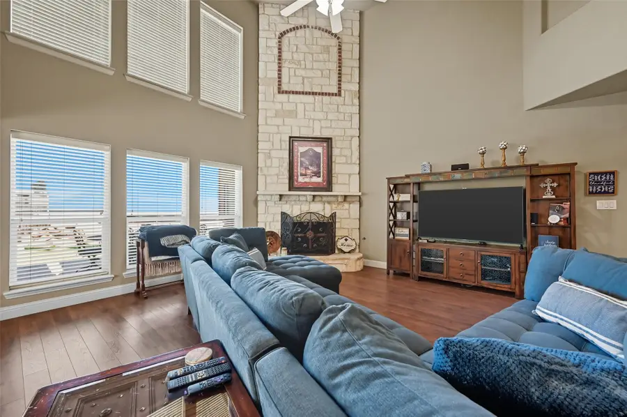 4501 Woodcrest Lane, Mansfield, TX 76063 - #3