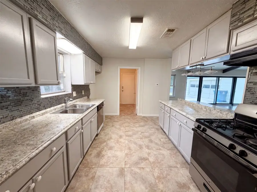316 Brookwood Drive, Desoto, TX 75115 - #2