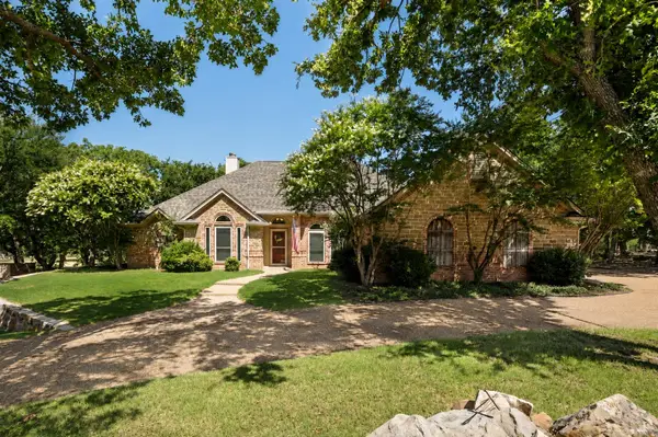 222 Hart Court, Runaway Bay, TX 76426