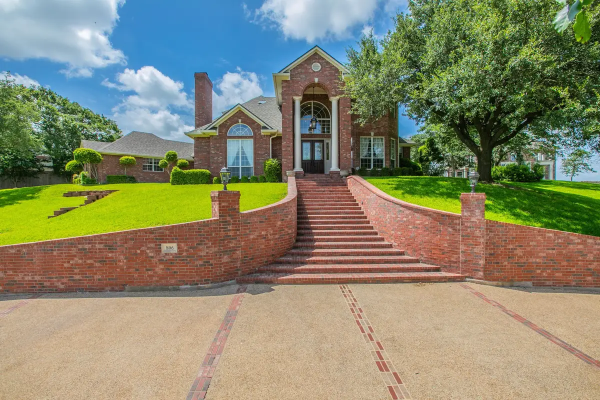 806 Forest Oaks Circle, Woodway, TX 76712 - #1
