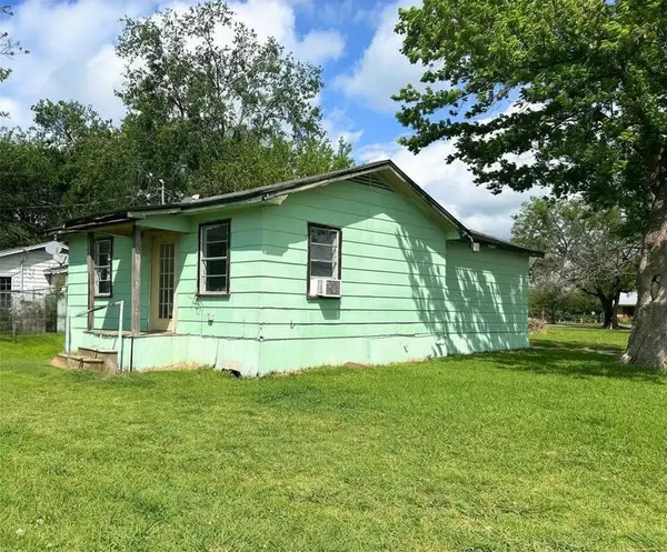 202 N 1st Street, Point, TX 75472
