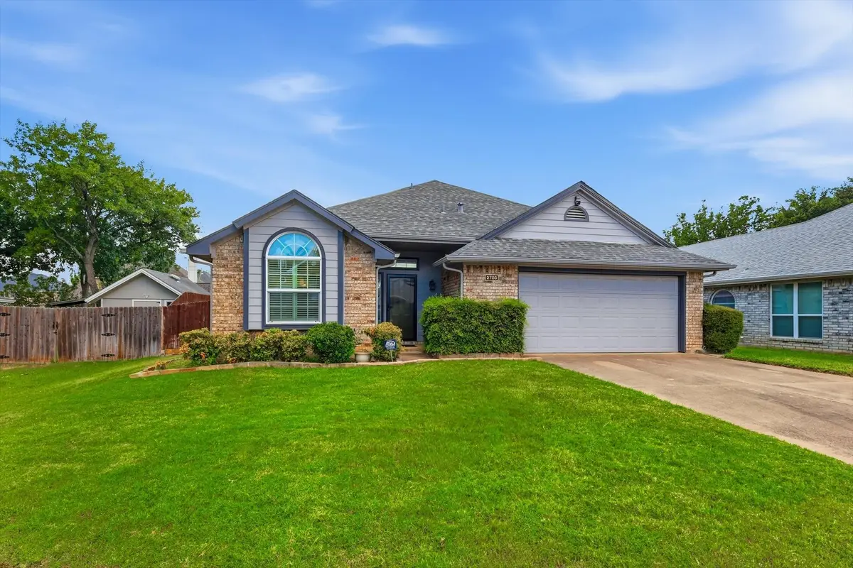 2703 Old English Court, Euless, TX 76039 - #1