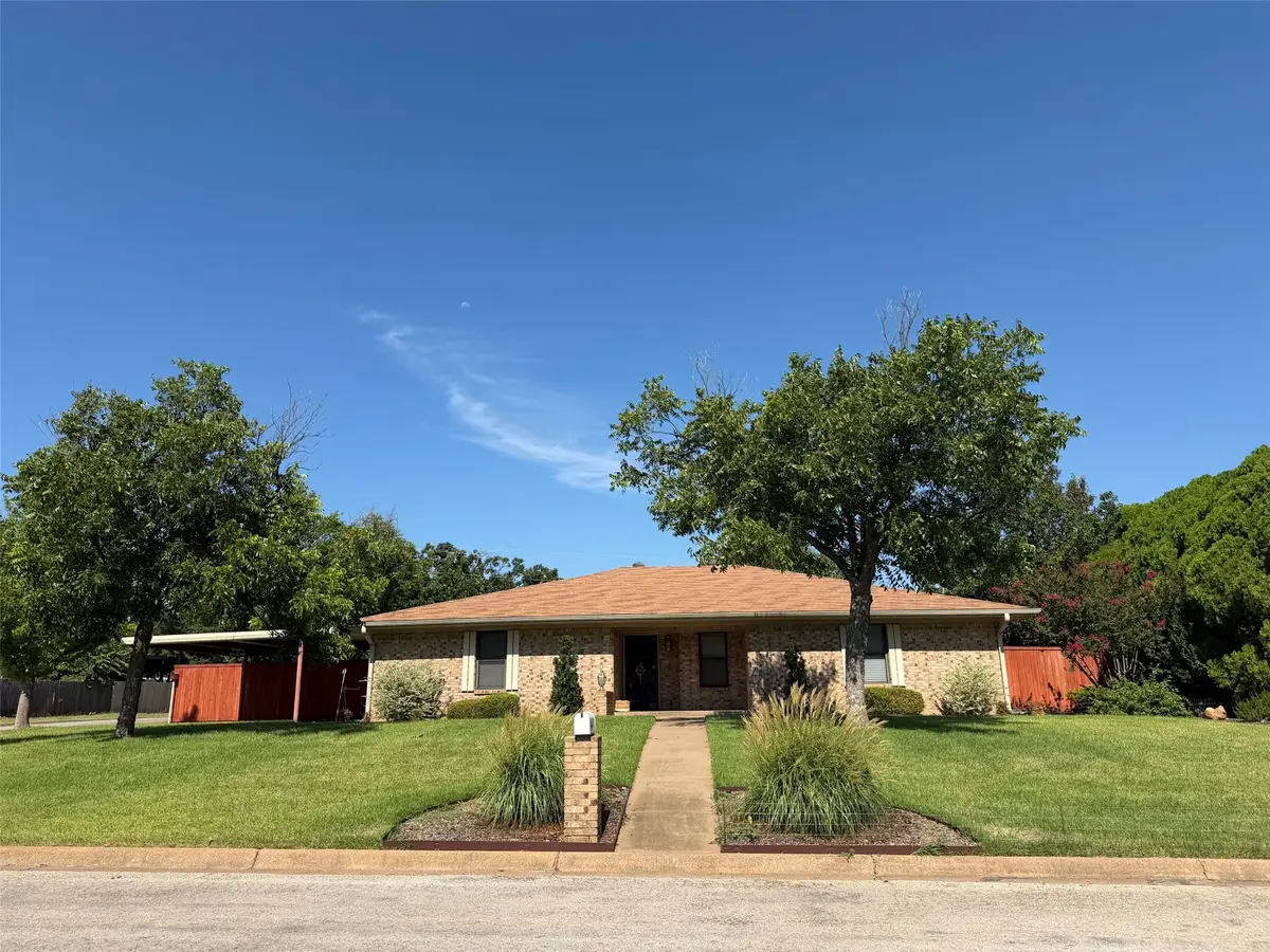 1016 Cliff Drive, Graham, TX 76450 - #1
