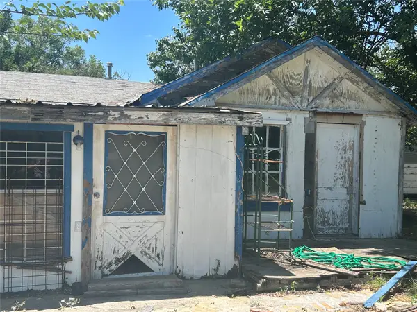 209, 203 W Church Street, Olney, TX 76374