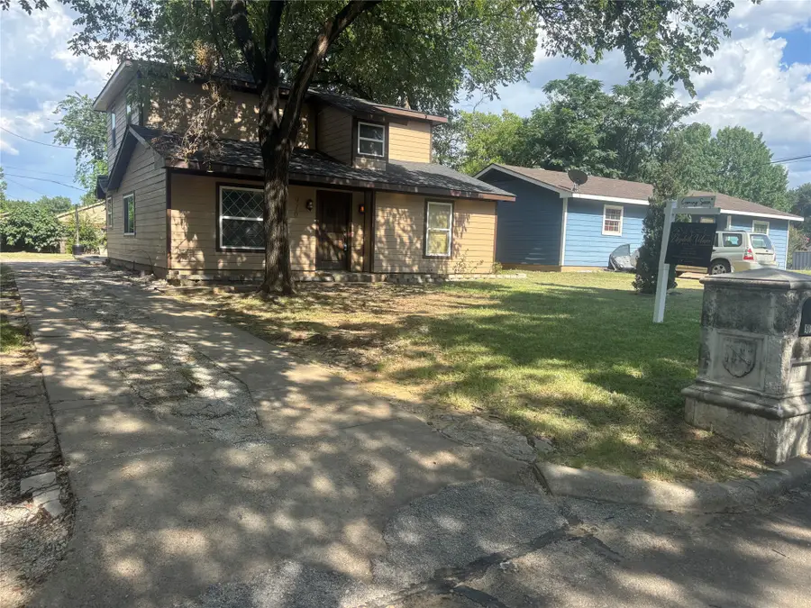 910 NE 31st, Grand Prairie, TX 75050 - #2