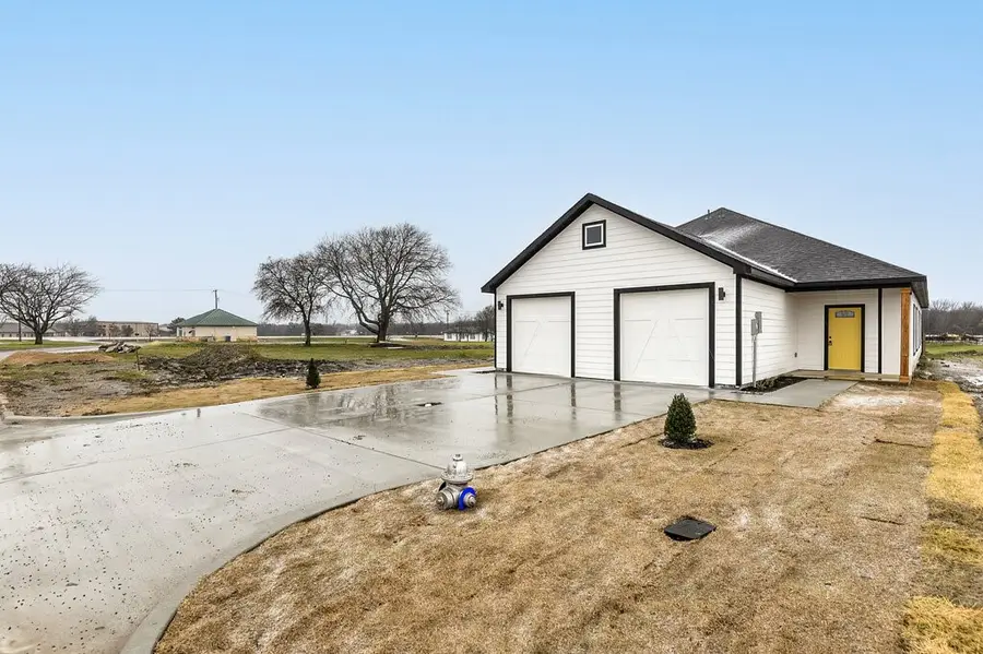 1020 Burnett Boulevard #A and B, Alvarado, TX 76009 - #3