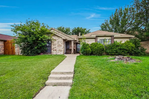 3048 Navarro Lane, Grand Prairie, TX 75052