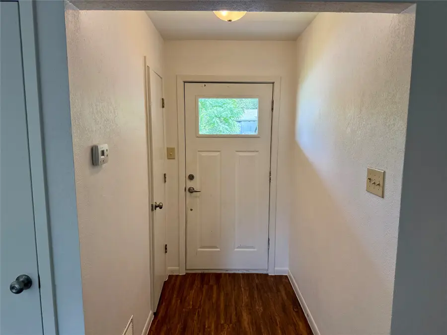 1407 N East St, Belton, TX 76513 - #2