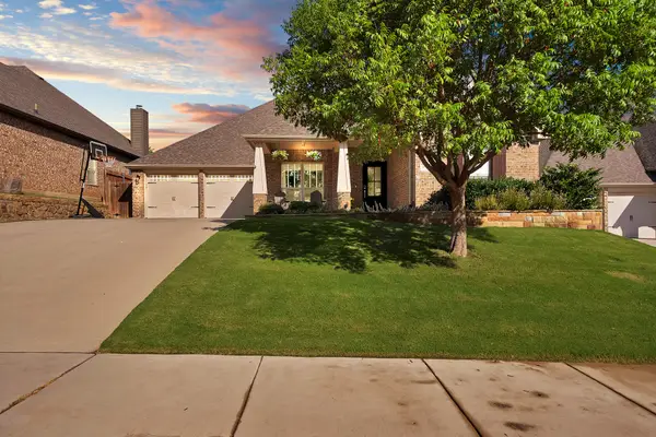 9012 Inwood Street, Benbrook, TX 76126