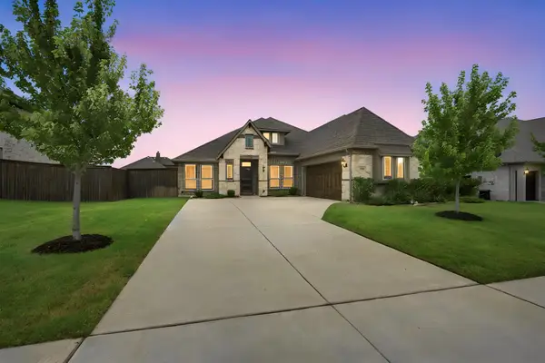 466 Summer Grove Drive, Midlothian, TX 76065