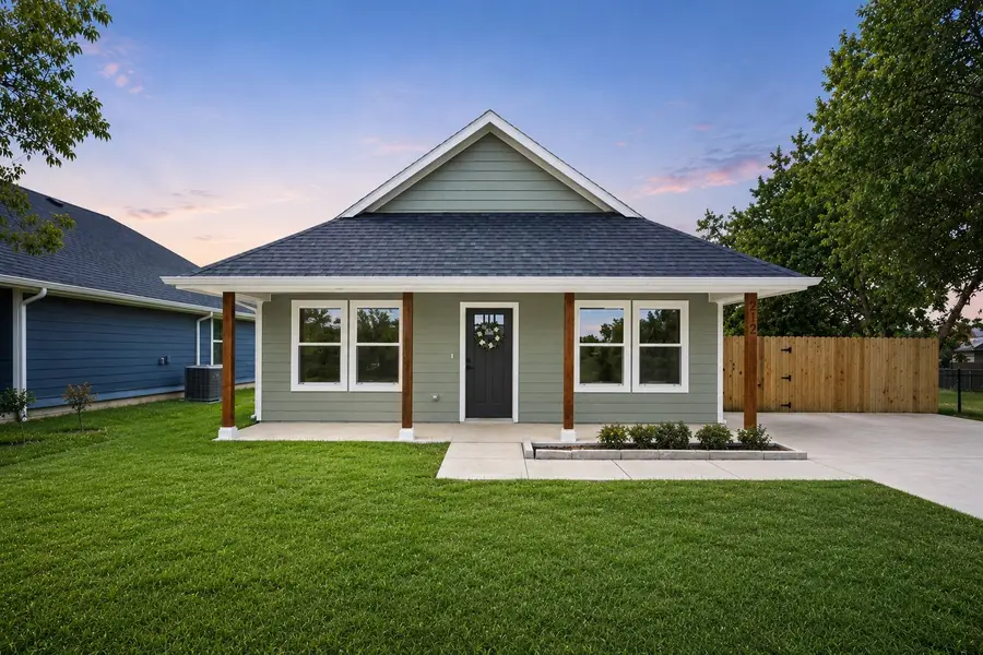 212 W Madison Street, Hillsboro, TX 76645 - #2