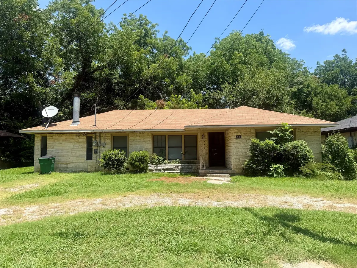 215 W Tennie Street, Gainesville, TX 76240 - #1