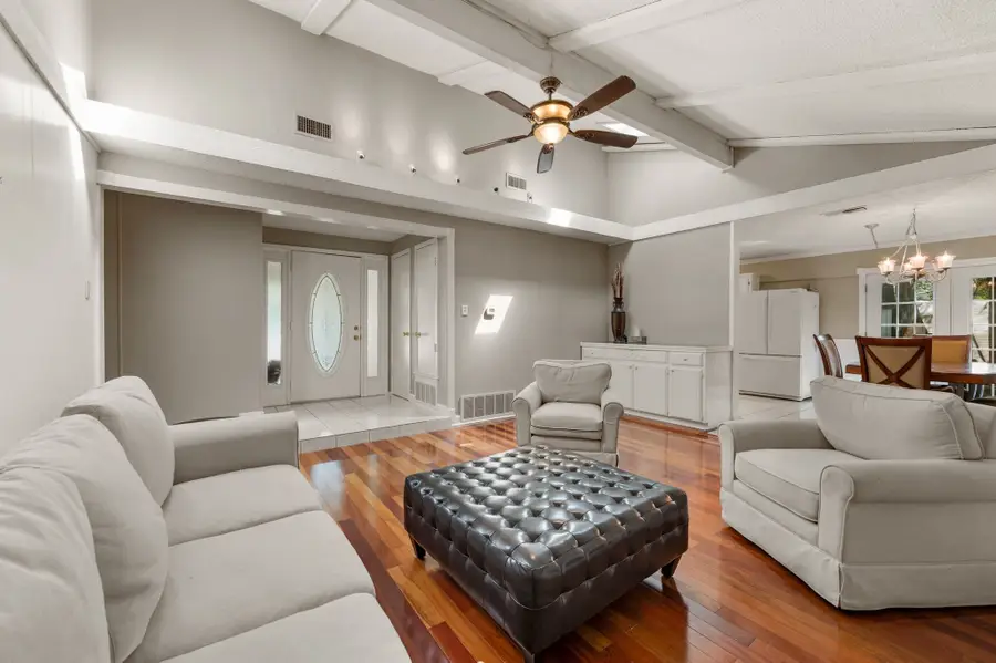 1200 Douglas Street, Euless, TX 76039 - #3