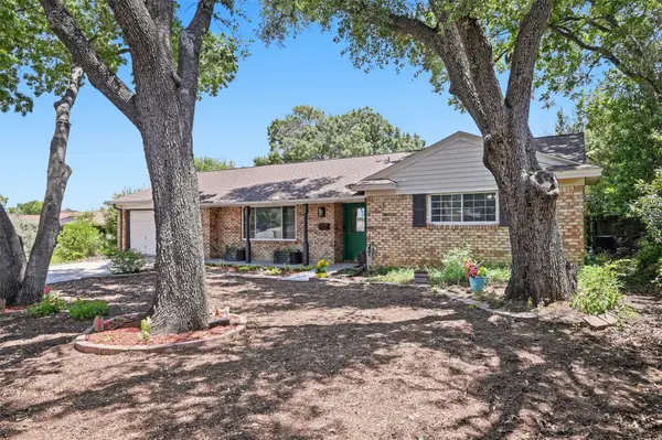 5629 Wharton Drive, Fort Worth, TX 76133
