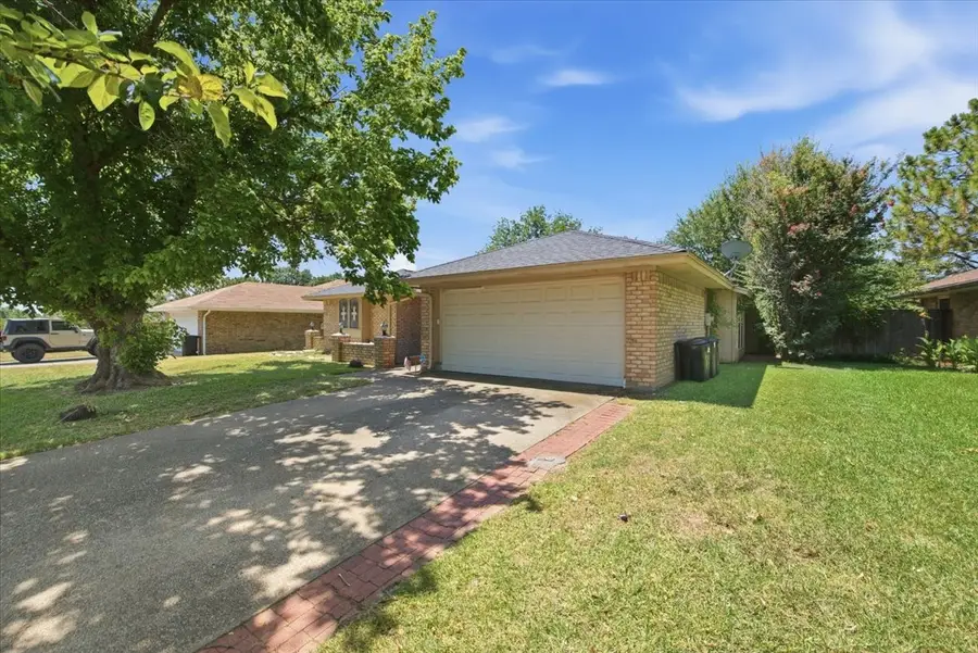 200 Almond Lane, Euless, TX 76039 - #2